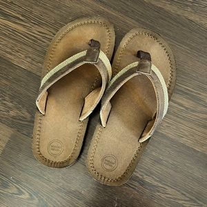 Boys Wonder Nation Size 4-5 flip flops